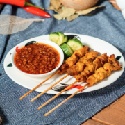 S4. Satay Chicken Skewers (4 Pcs) 沙爹鸡串